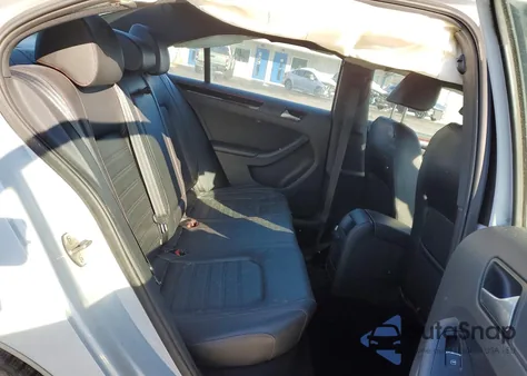 2017 Volkswagen Jetta Gli из США, поврежденный, VIN 3VW5T7AJ4HM345809